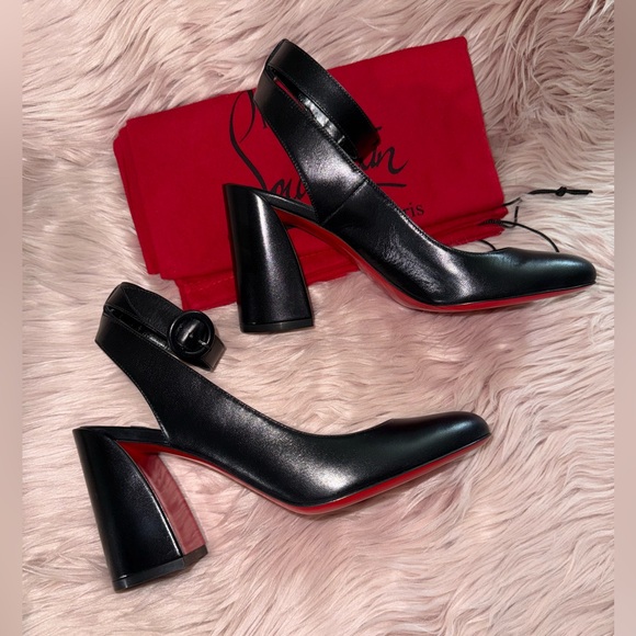 CHRISTIAN LOUBOUTIN
Miss Sab Patent Red Sole Pumps size 37 - Picture 4 of 7